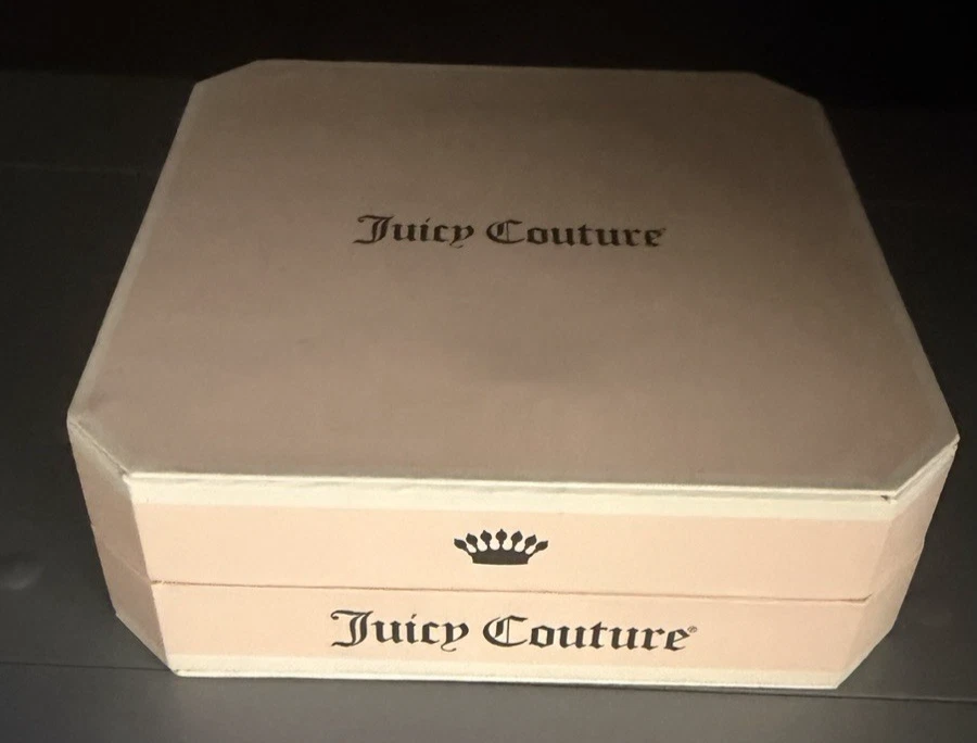 Argolas Juicy Couture vintage prata JUICY com amuletos de coração de strass transparente. - Imagem 2 de 3