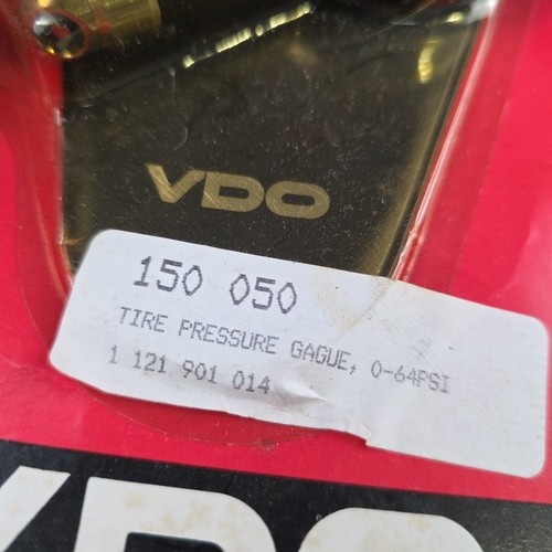Porsche 911 Carrera? VDO tire pressure gauge 10-64 psi and 0.5-4.5 Bar - Picture 4 of 6