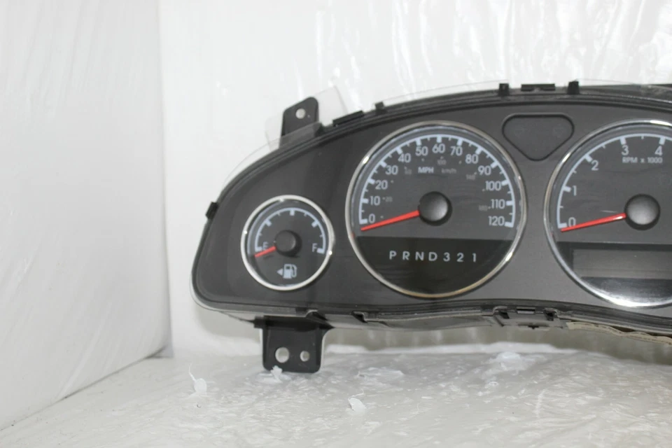 Cuadro de instrumentos velocímetro medidor de panel 05-07 Uplander 146.677 millas Foto 3 de 4
