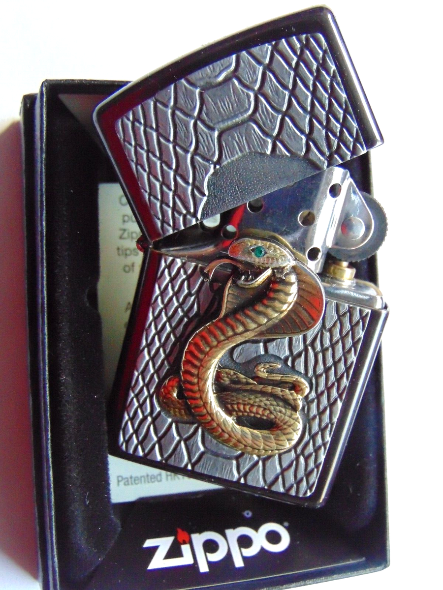 Robustes Benzin-Sturmfeuerzeug Mit Schlangen-Emblem – Personalisierbar Mit Gravur Des Namens