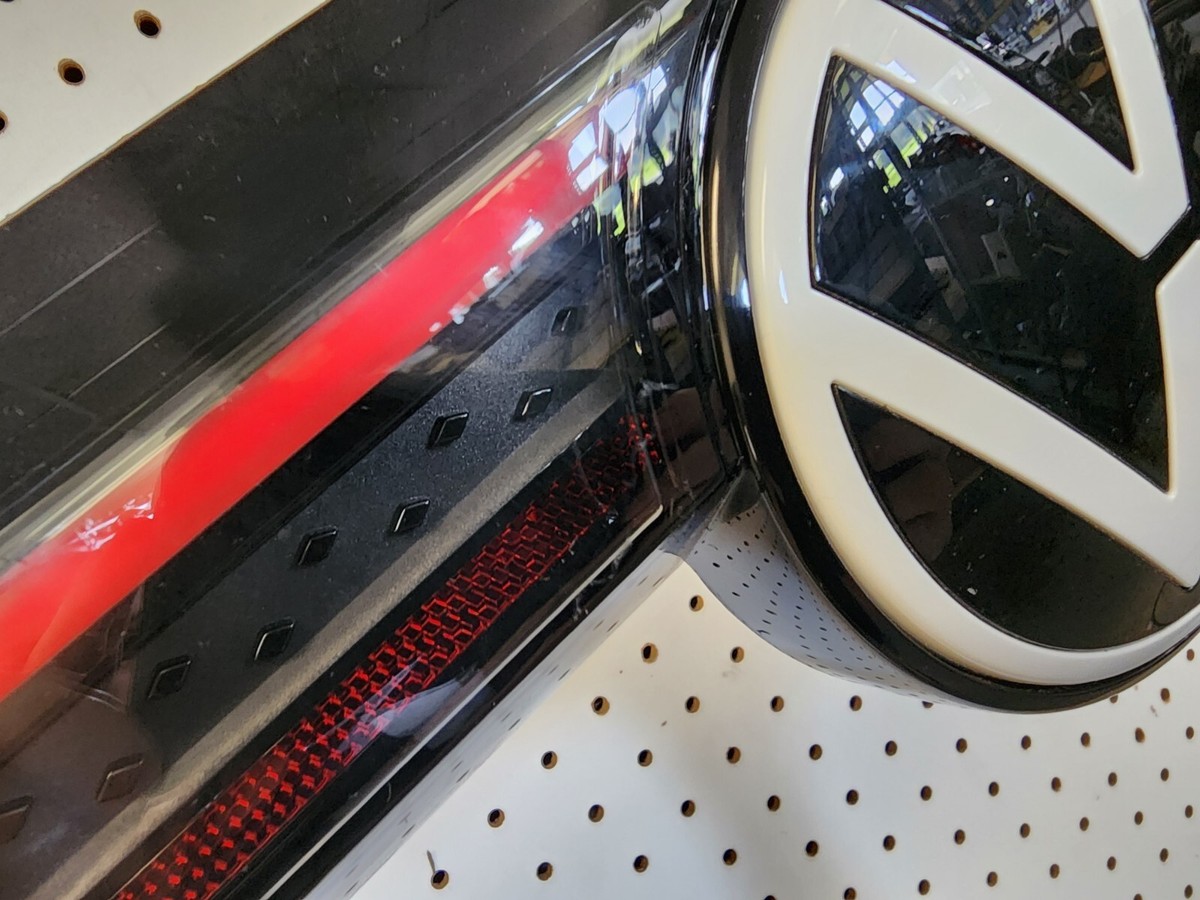 OEM 2021-2023 Volkswagen ID.4 Rear LED Center Tail Light