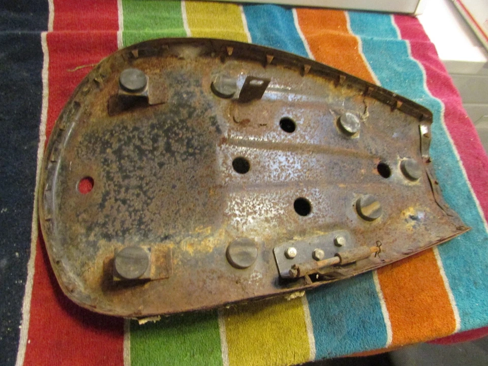 Kawasaki G4tr 1970 100 cc Trail Boss bandeja de asiento de metal. Foto 4 de 4