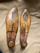 Complete vintage RH & LH shoe Wooden Keeper Trees marked "22 & 9...3" 10.5" long