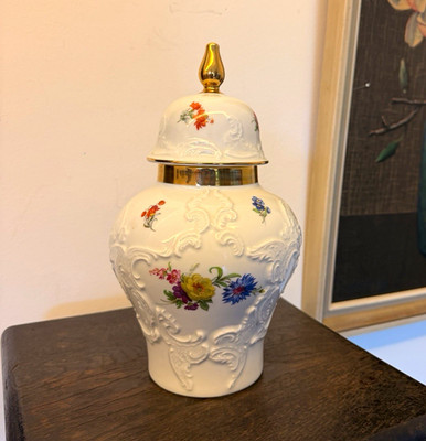 Royal KPM Vase Porzellan Deckelvase weiß Blumenmuster Goldrand Bavaria 25cm