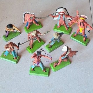 9 Britains 1971 DEETAIL Figures Cowboys Native American with metal stands VGC