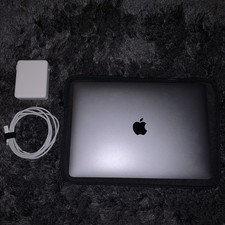 Apple MacBook Pro 13   Case, M1, 8GB, 256GB, Excellent, Low 79 Cycles, Bundle