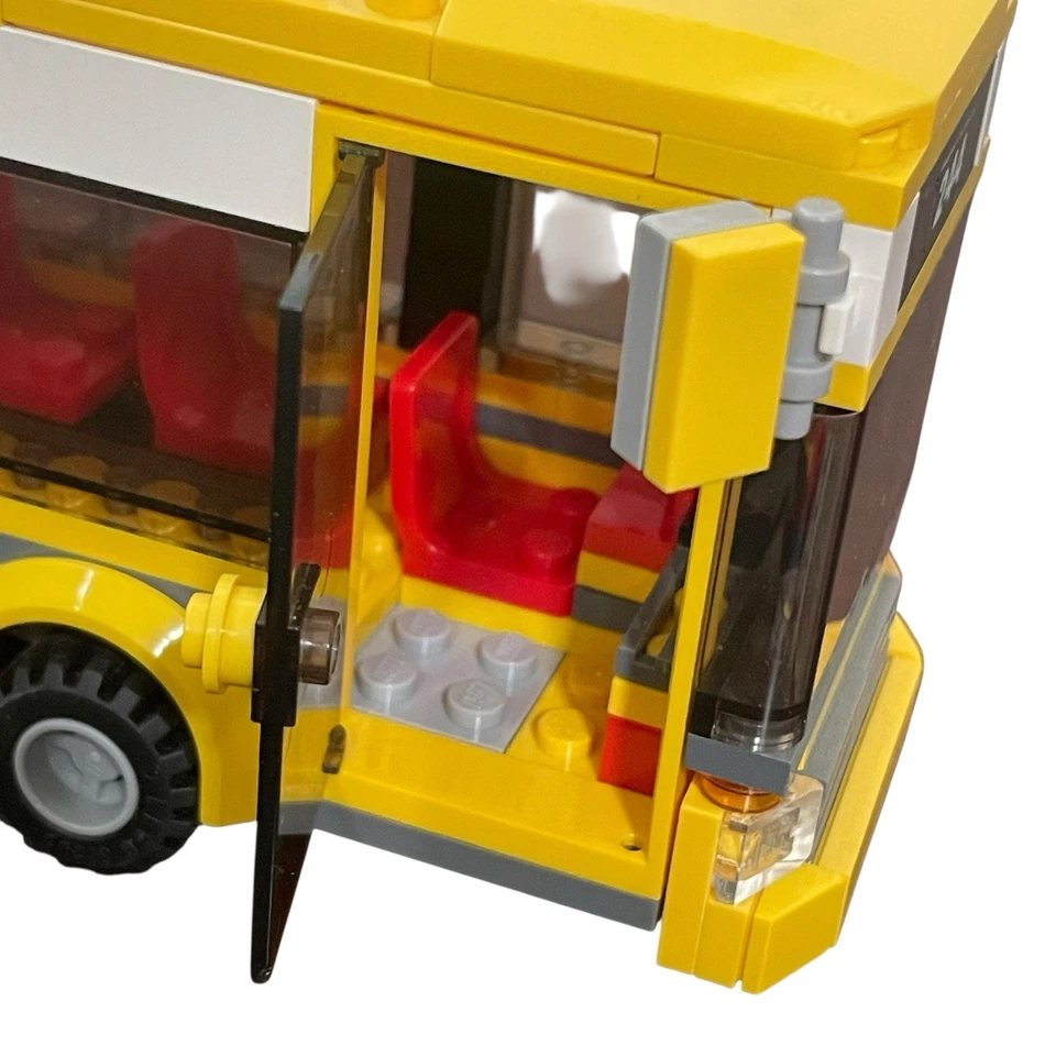 LEGO CITY: City Corner (7641) Used, Complete with all figures, box, and manual - Image 4 of 4