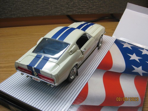 1/18 1967 FORD MUSTANG SHELBY GT-500 IN BIANCO BY ERTL/AMERICAN MUSCLE #33569 - Foto 10 di 24