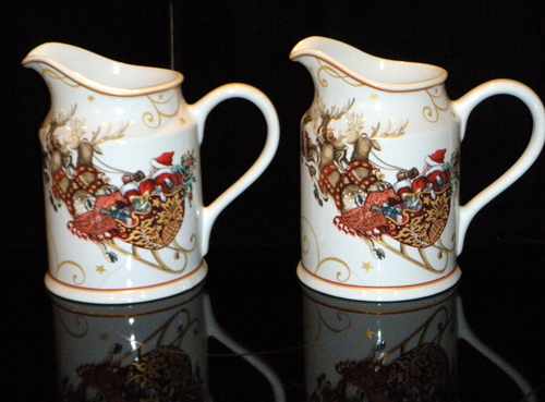 Williams-Sonoma Twas the Night Before Christmas Santa & Sleigh 64 Oz Pitchers