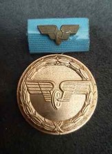 Abzeichen Medaille f&uuml;r 10 Jahre Treue Dienste bei der Deutschen Reichsbahn.
