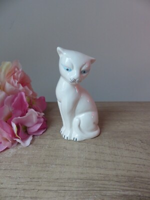 Figur Katze sitzend mit blauen Augen Keramik weiß Deko Vintage