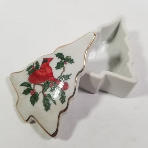Lefton Christmas Tree Shape Trinket Box Red Cardinal & Holly Vintage Japan - Picture 3 of 8