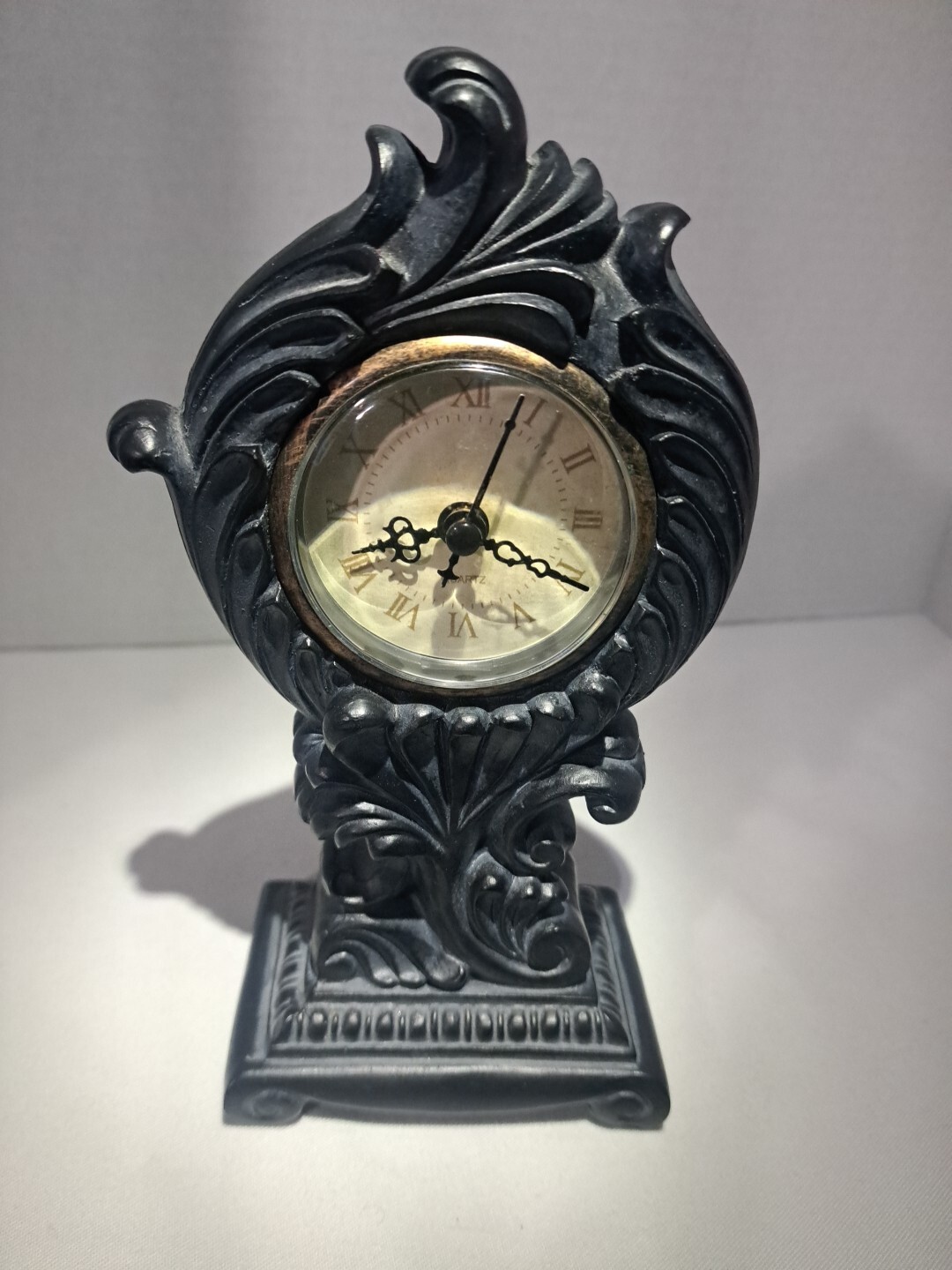 Vintage Wooden Look (Resin) Mantle Clock 8" - s l1600