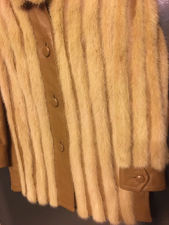 Chaqueta de cuero vintage beige visón y tostado con bolsillos sin cinturón cuello bidireccional Foto 4 de 4
