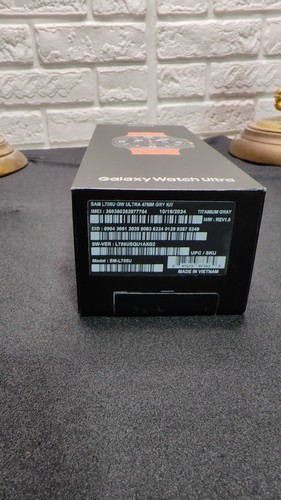 Samsung Galaxy Watch Ultra 47 mm LTE Bluetooth SM-L705U gris titane SCELLÉ NEUF - Photo 2 sur 4