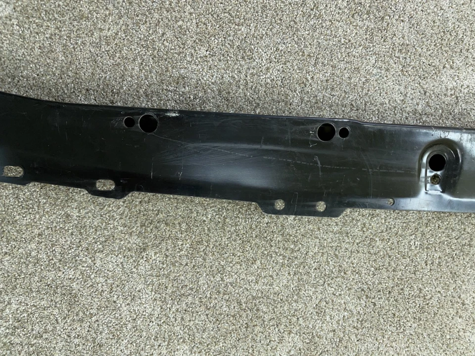 Barra de amarre superior delantera GM OEM Buick LeSabre Park Avenue Electra 90-99 25629801 Foto 4 de 4