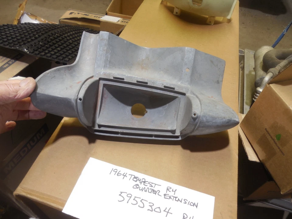 Pontiac Tempest 1964 OEM GM cuarto de extensión lado derecho 5955304 ¡Bonito! Foto 2 de 4