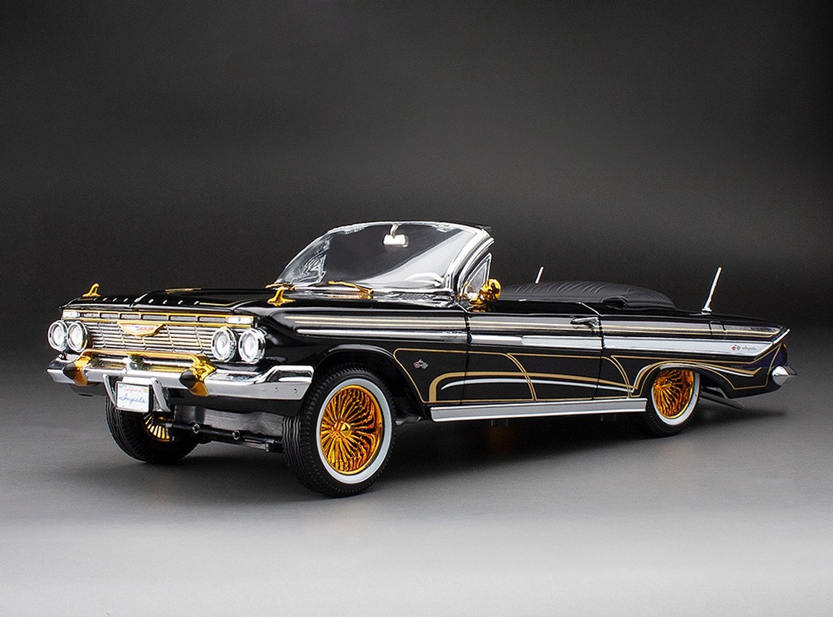 1/18 Chevrolet Impala 1961 Convertible Lowrider Model Car