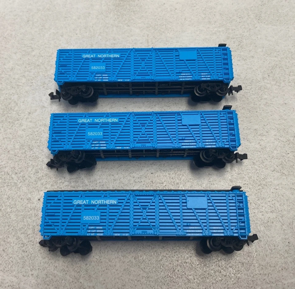 Model Power N Scale Great Northern Cattle Cars #3077 (Lot of 3) - Image 2 of 4