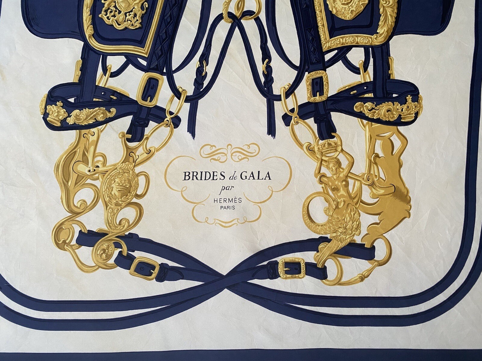 Foulard Carré Hermès Vintage – Poste Aux Lettres Par Hugo Grygkar, 1957 – Soie Crème