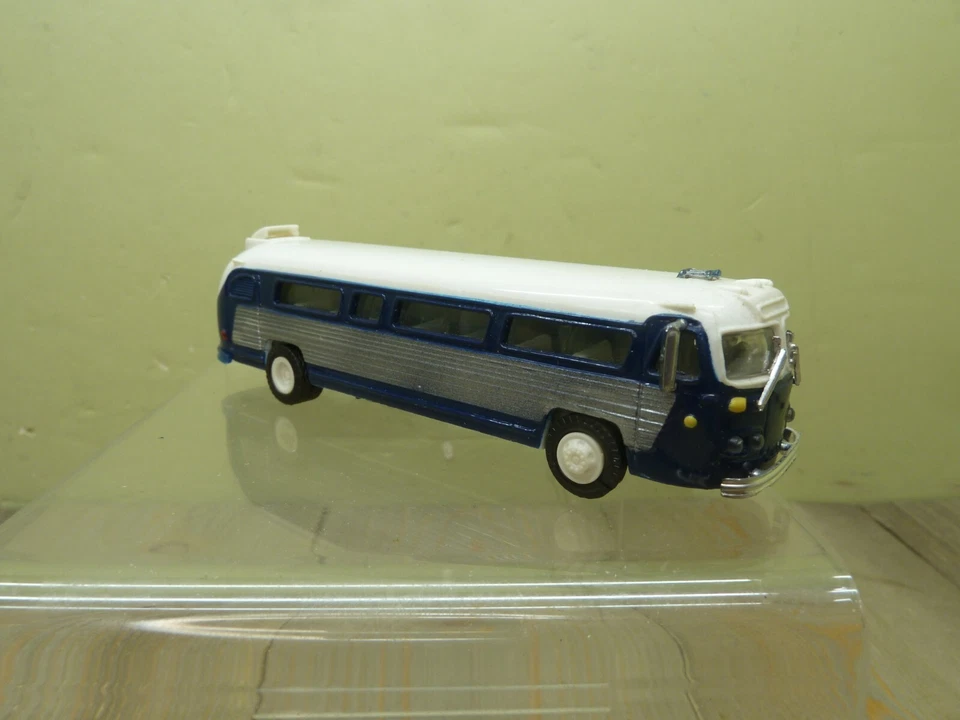 American Precision Models Bus Blue Truck & Coach Division HO Scale 1:87 APM - Image 2 of 4