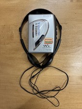 Sony Walkman Radio Cassette Fm/Am wm fx197 W/Headphones