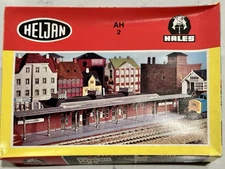Denmark’s Heljan 00/H0 Scale AH2 Hales Train Station House & Platform Kit