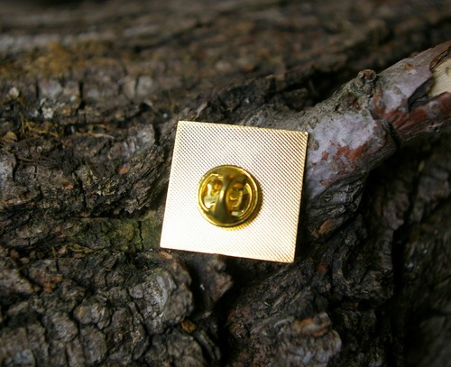 NBC Camp Tours Basketball Eagle US Flag Gold Tone Metal Enamel Lapel Pin Pinback - Bild 2 von 4