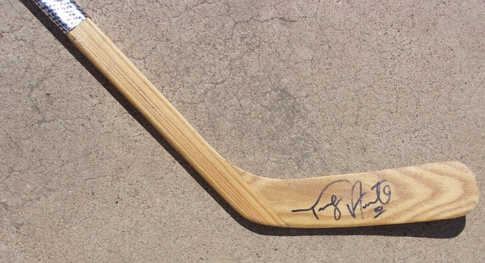 PHOENIX COYOTES rare Hespeler 5500 Gretzky II wood stick w/Tony Amonte autograph - Image 2 of 4
