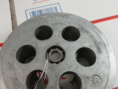 94-95 KTM 300 Clutch Pressure Plate Cover Bearing 58132003000 - Picture 2 of 3