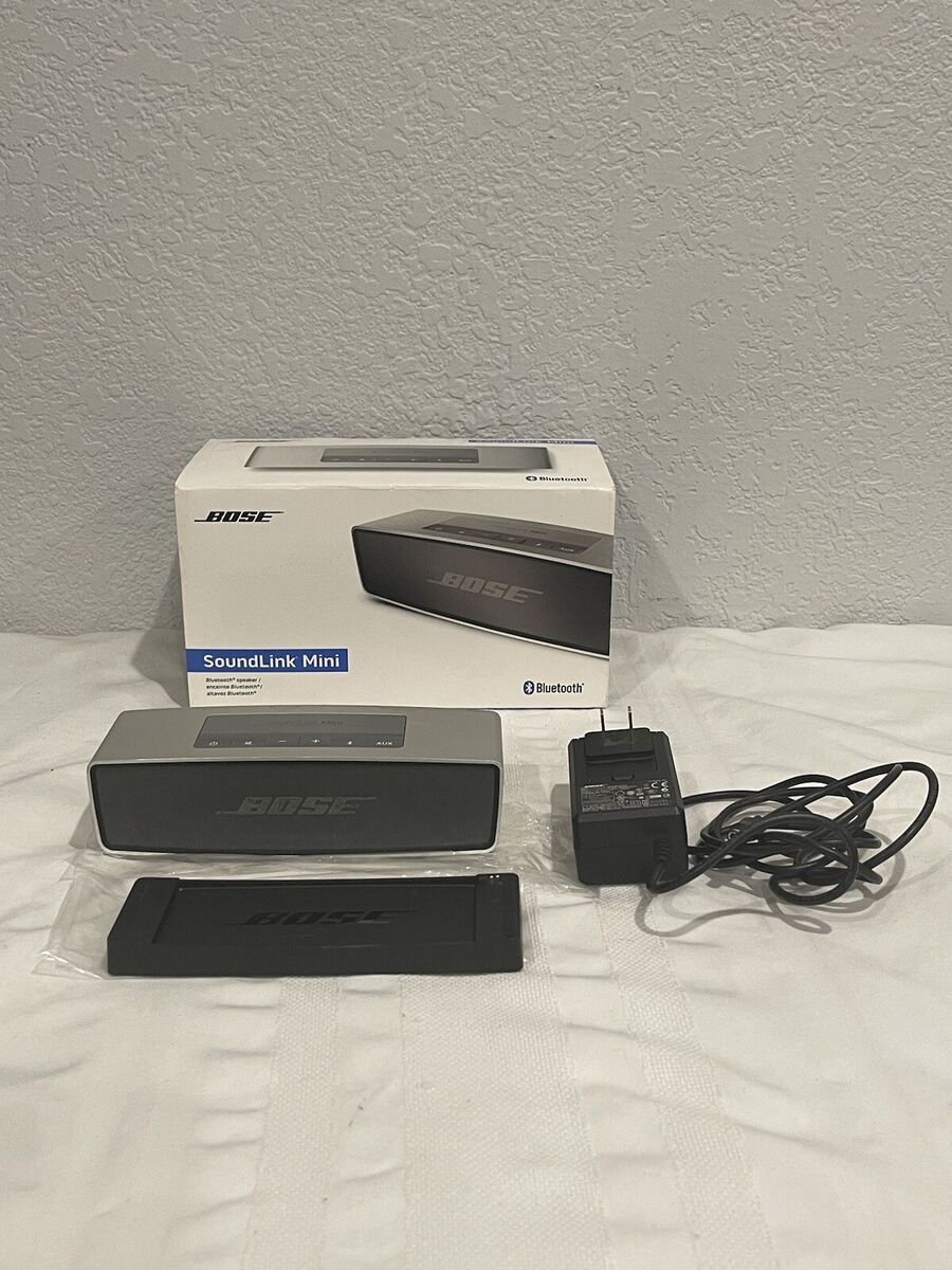 BOSE SoundLink Mini Bluetooth Speaker w/ Charger and Cradle BOSE SoundLink Mini Bluetooth Speaker w/ Charger and Cradle