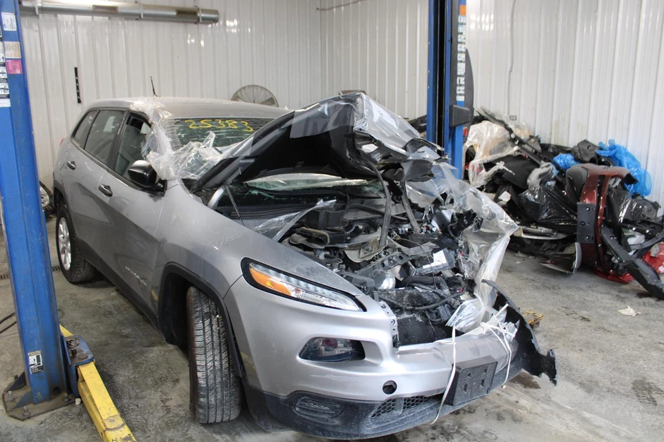 Espejo retrovisor interior delantero central usado se adapta a: Jeep Cherokee 2014 atenuación manual Foto 2 de 4