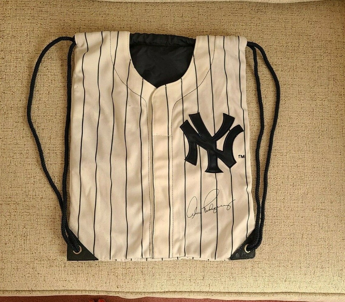 [MLB] Basic Drawstring Backpack ★すぐ品切れ★ MLB] Basic Drawstring Backpack ☆すぐ品切れ☆