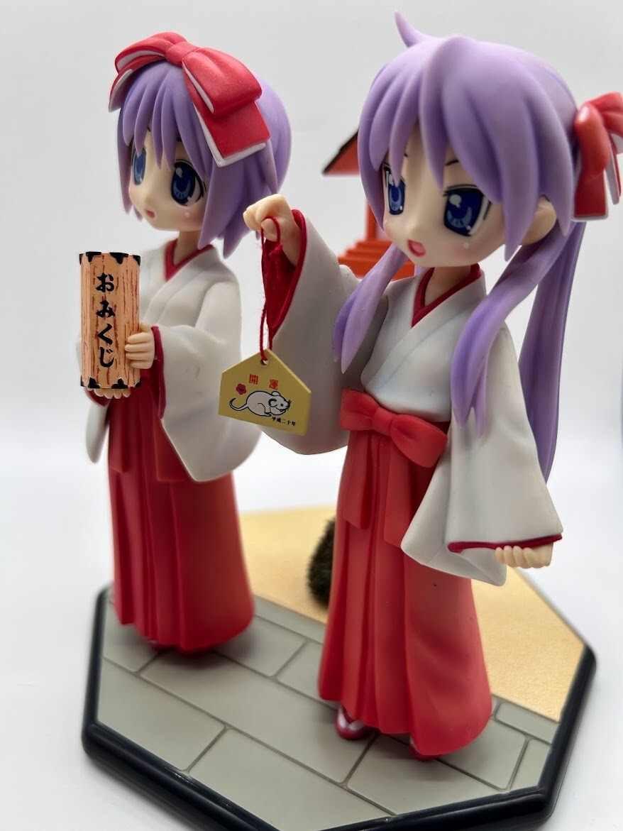 WAVE Lucky Star Tsukasa &Kagami Hiiragi Miko Ver. Figure MIYAZAWA