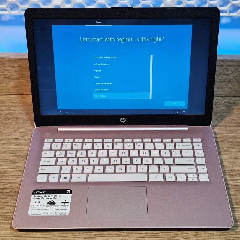 HP Stream 14-cb163wm Used Laptop – 14" HD, Intel Celeron N4000, 4GB RAM, 32GB eM