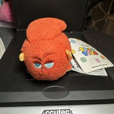 BNWT Disney Parks Tsum Tsum Mini Finding Dory - Hank 3 1/2'' plush toy