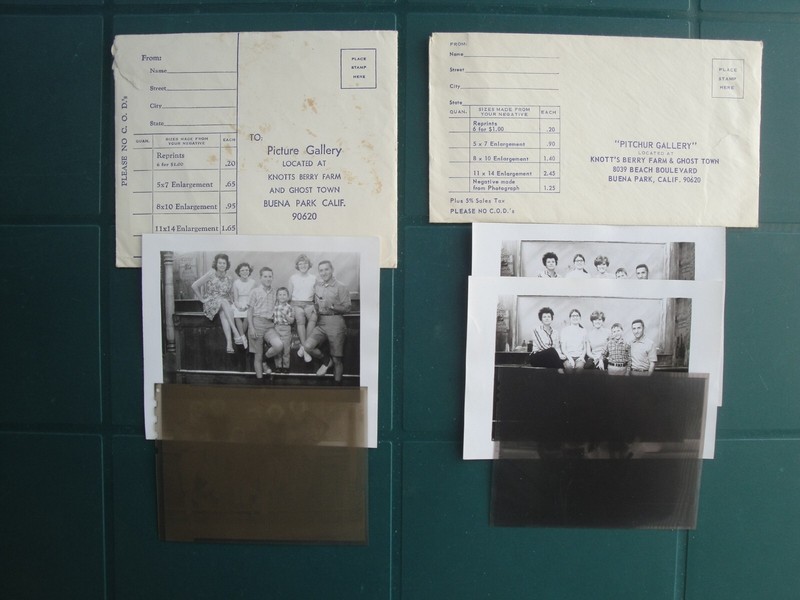 VINTAGE KNOTT'S BERRY FARM HISTORY - "PITCHUR GALLERY" MEMENTOS