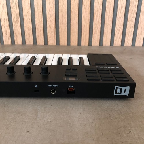 Native Instruments Komplete Kontrol M32 Compact Keyboard Controller JP - Picture 8 of 9