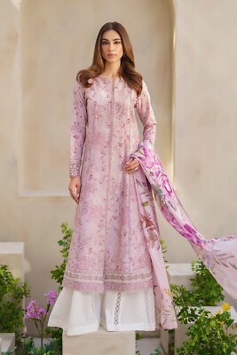 Pakistanischer Designer Iznik bestickter Rasen genähter Anzug Medium Size