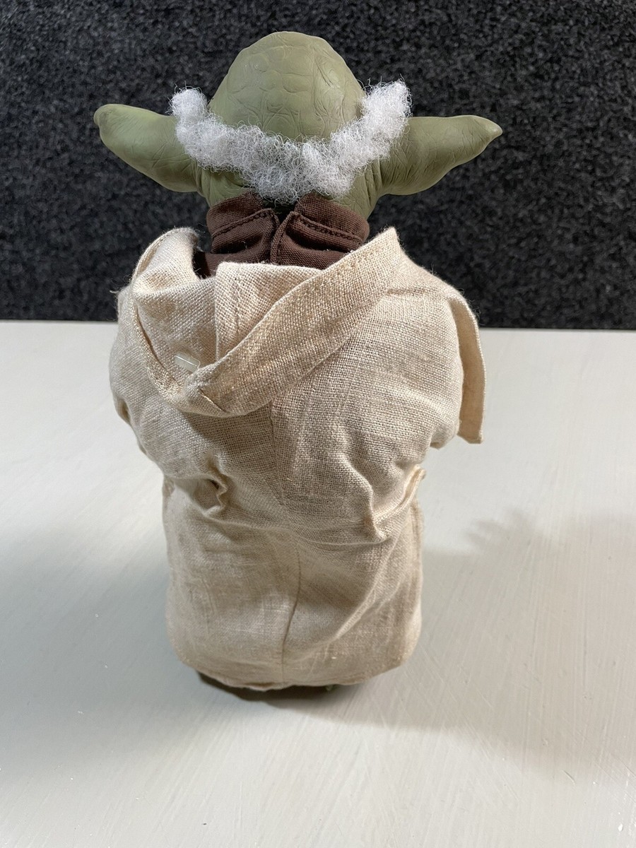 Star Wars 2005 “Revenge of The Sith” Yoda Talking Toy Doll Figure