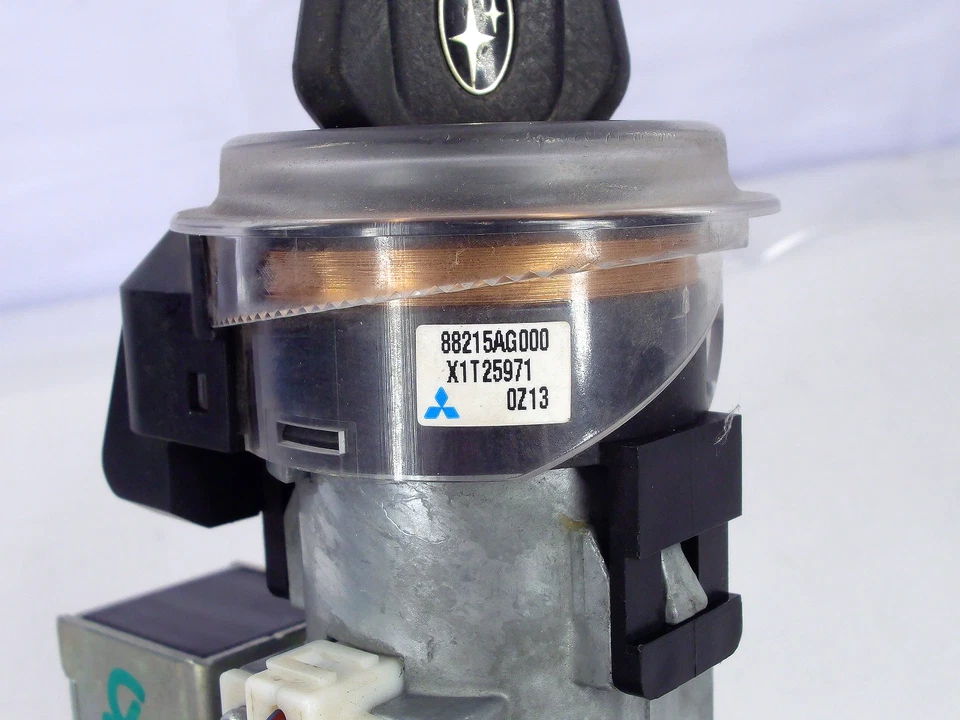 Interruptor de encendido inmovilizador Subaru Forester 2011-2013 con llave 88215AG000 OEM Foto 2 de 4