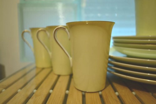Vtg Noritake 619 Yellow & White Pastel Gold Trim Plates Cups Cream & Sugar Bowl - Picture 3 of 11
