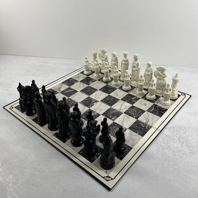 Vintage Renaissance Chessmen  Schachfiguren Spiel Kunststoff E.S. Lowe USA 1959