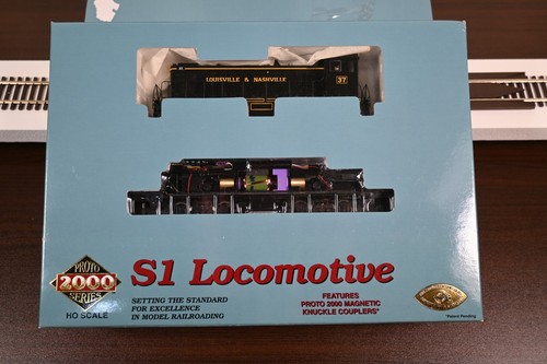 HO Scale Proto 2000 - 23726 - Louisville & Nashville S1 Locomotive - Picture 2 of 11