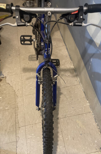 GT Outpost Mountain Bike - Picture 5 of 8