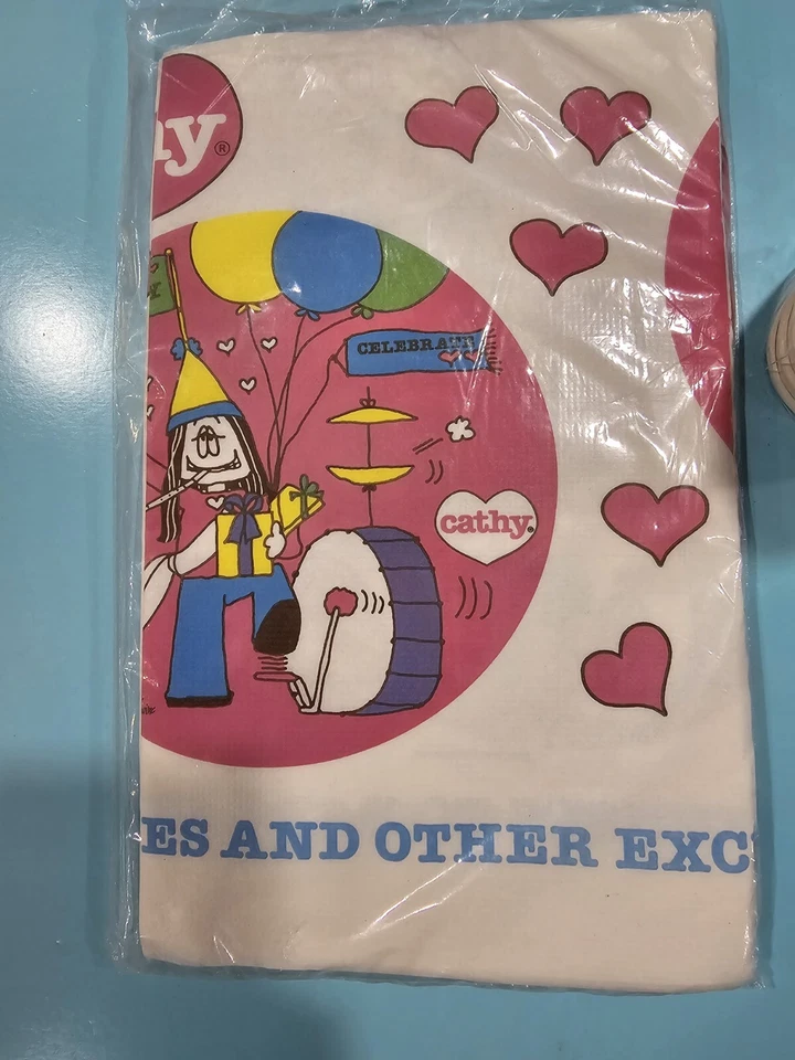 LOTE DE SUMINISTROS DE FIESTA VINTAGE CATHY GUISEWHITE TAZAS, PLATOS Y MANTEL CÓMIC Foto 2 de 4