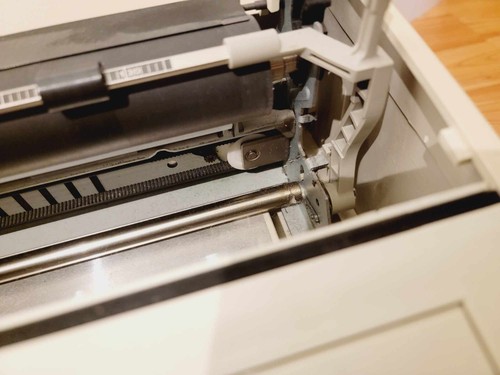 *UNTESTED/POWERS ON* OLYMPIA STANDARD 300 ELECTRONIC ELECTRIC TYPEWRITER AE-800^ - Picture 7 of 12