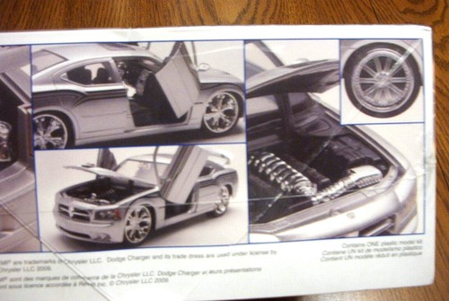 REVELL UP TOWN DODGE CHARGER SRT8 1/25 SCALE MODEL KIT - Working Scissor Doors - Picture 2 of 3