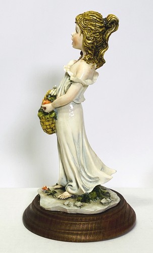 Capodimonte Figurine Of Singing Girl Holding A Basket of  Vegetables - Picture 6 of 7