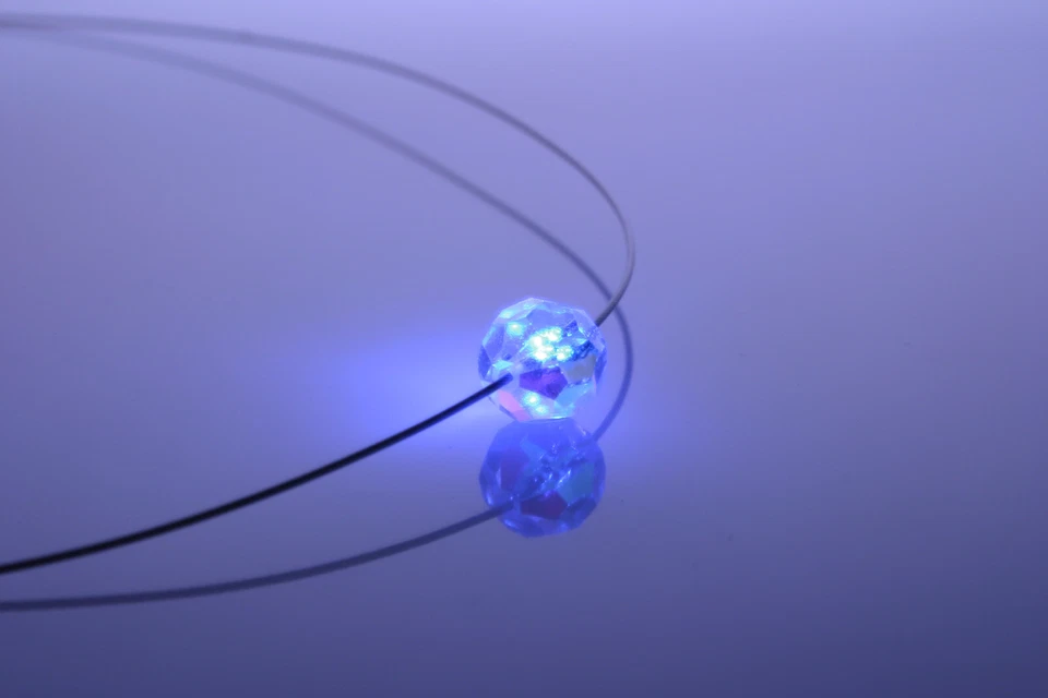 Schmuck leuchtend LED Halskette Swarovski® Elements ausgefallenes Geschenk - Bild 2 von 4